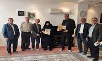 دیدار و تجلیل از مقام والای مادر شهید مومنی‌تبار توسط مسئولان جهاد کشاورزی البرز