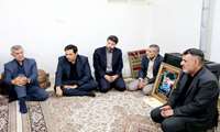 تجلیل مدیرکل امور ایثارگران از خانواده شهیدان «سفیدپری» در لرستان