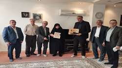 دیدار و تجلیل از مقام والای مادر شهید مومنی‌تبار توسط مسئولان جهاد کشاورزی البرز