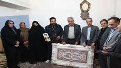 حضور رئیس سازمان جهادکشاورزی استان همدان در منزل شهید صمد سلطانی از شهدای جنگ رمضان