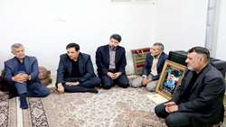 تجلیل مدیرکل امور ایثارگران از خانواده شهیدان «سفیدپری» در لرستان