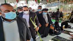 غبارروبی و عطر افشانی مزار مطهر شهدای شهرستان زاهدان