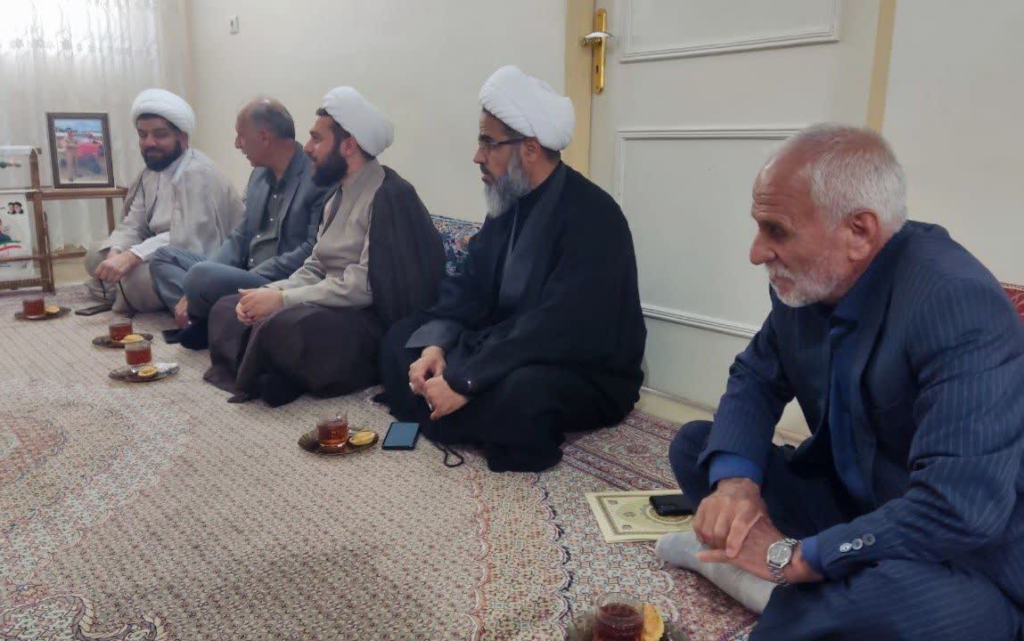 دیدار مسئولین سازمان جهاد کشاورزی استان مرکزی با خانواده شهید خلبان محمد رحیمیان